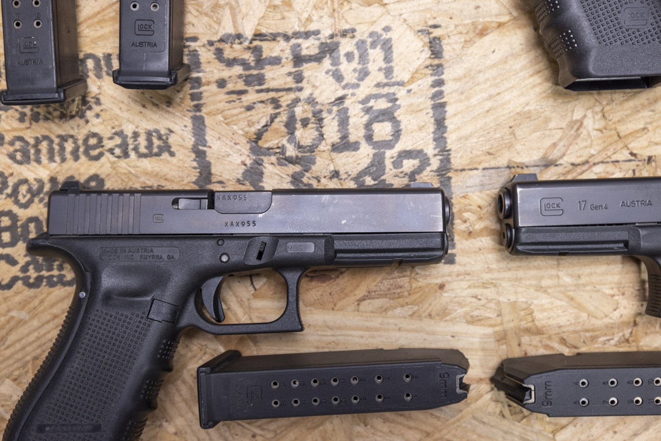 GLOCK 17 Gen4 9mm Police Trade-in Pistols with Night Sights (Good Condition)